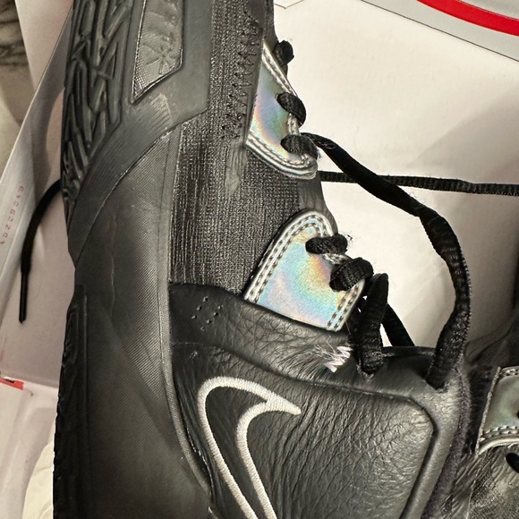 Kyrie Infinity Mens Size 6 with box